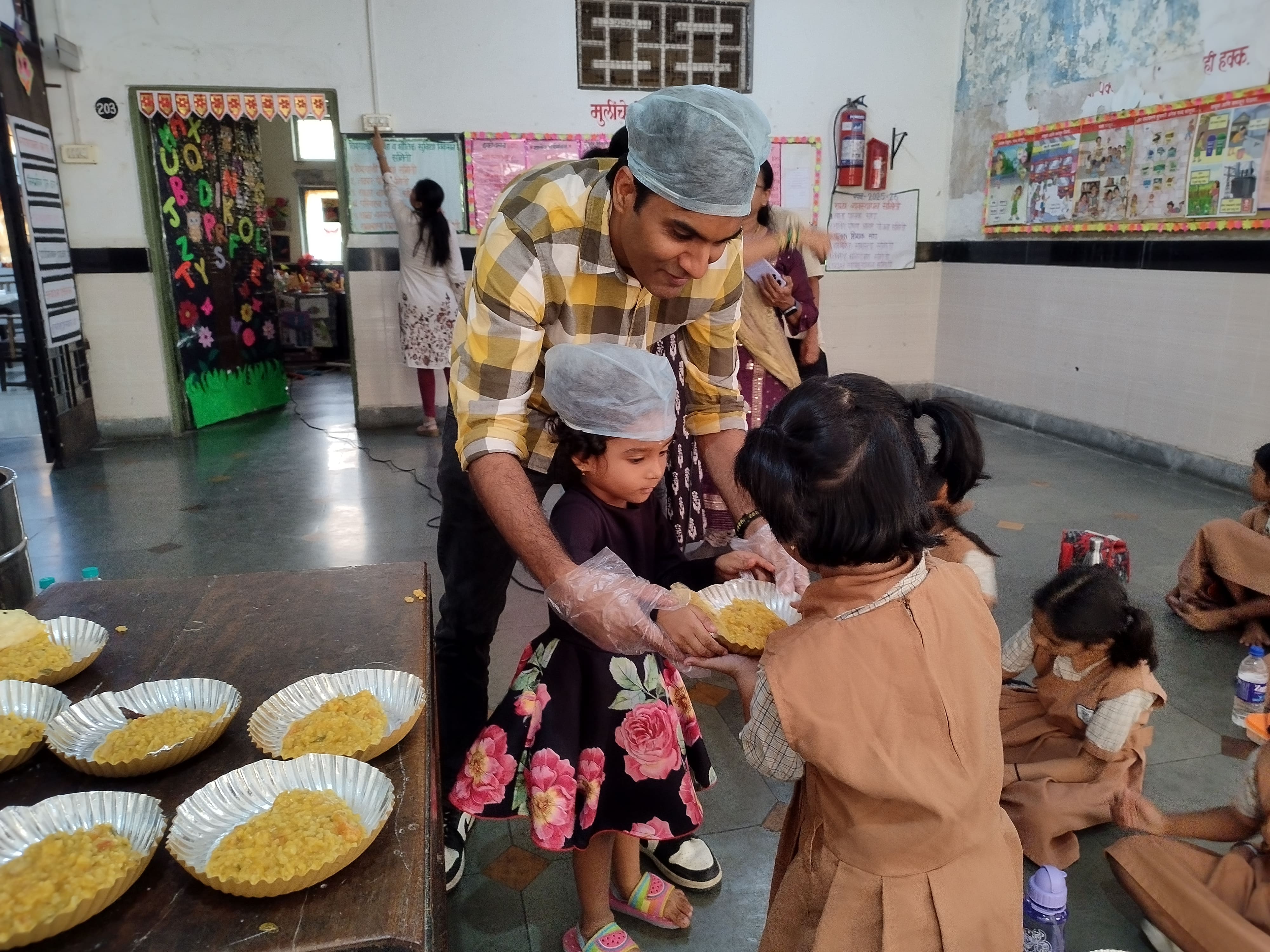   Donor family celebrating child’s birthday by serving meals to school children at NM Joshi BMC School