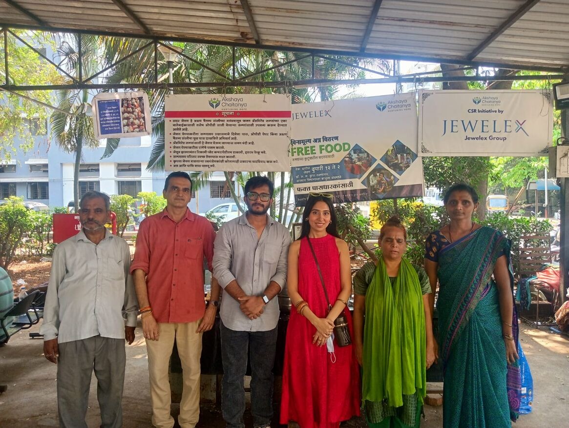   Family celebrates birthday by volunteering and serving meals to patients at Cooper Hospital Vile Parle